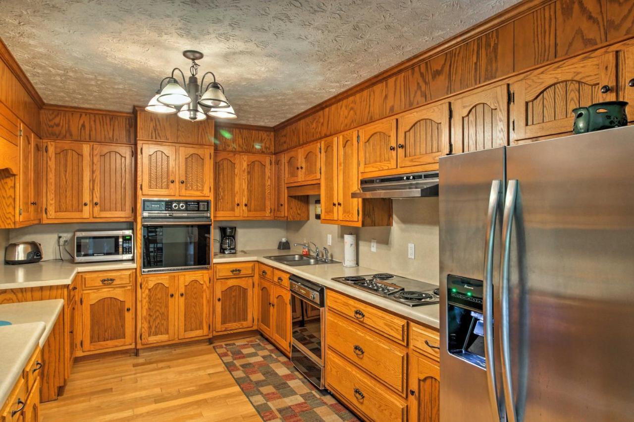 Spacious Georgia Getaway With Dock On Lake Lanier! Gainesville Exterior photo